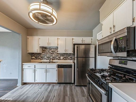3rd image of 113 Sussex Cir Unit B1