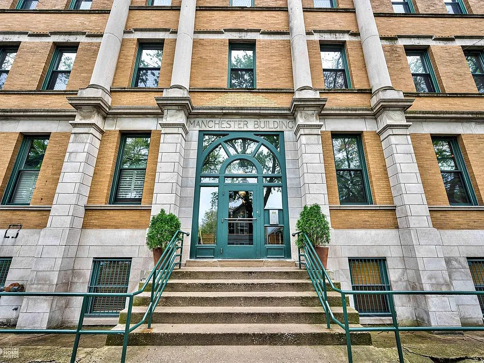 2035 W Charleston St #204
