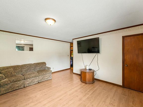 5th image of 210 Poplar St