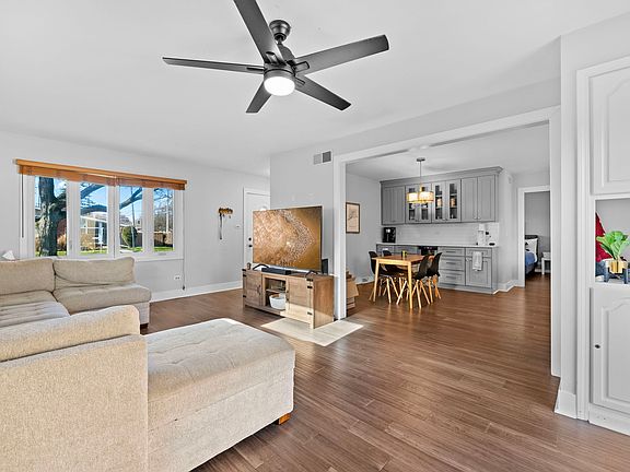 3rd image of 1003 S Dunton Ave