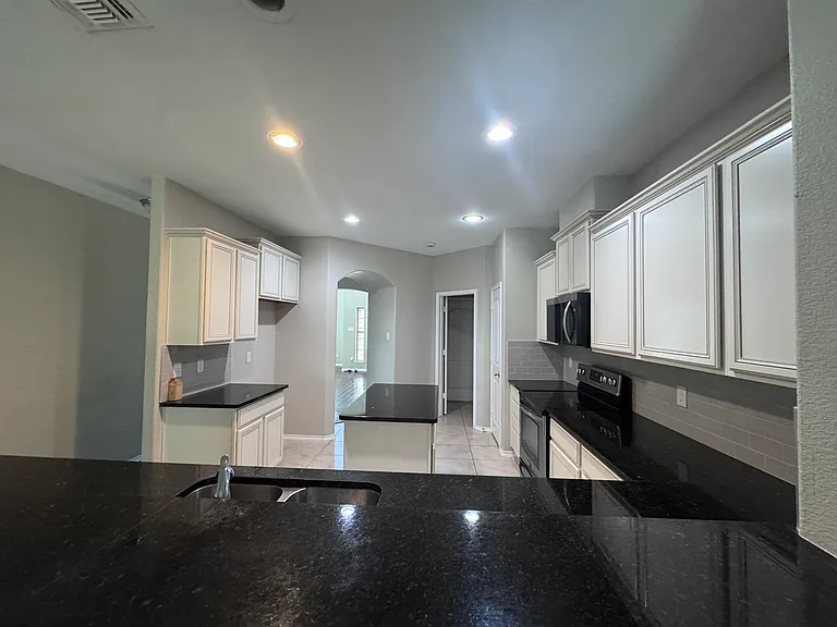 5600 Stockport Dr — Photo 4