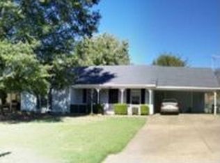 678 Woodsmoke Dr, Southaven, MS 38671