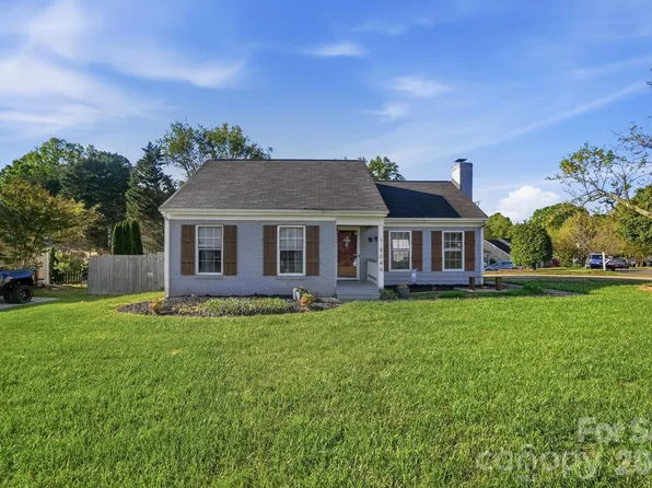 9046 Milton Morris Dr, Charlotte, NC 28227