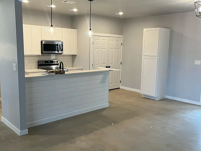 1219 Mesquite St — Photo 2