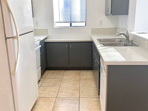 2nd image of 4484 Murietta Ave #4