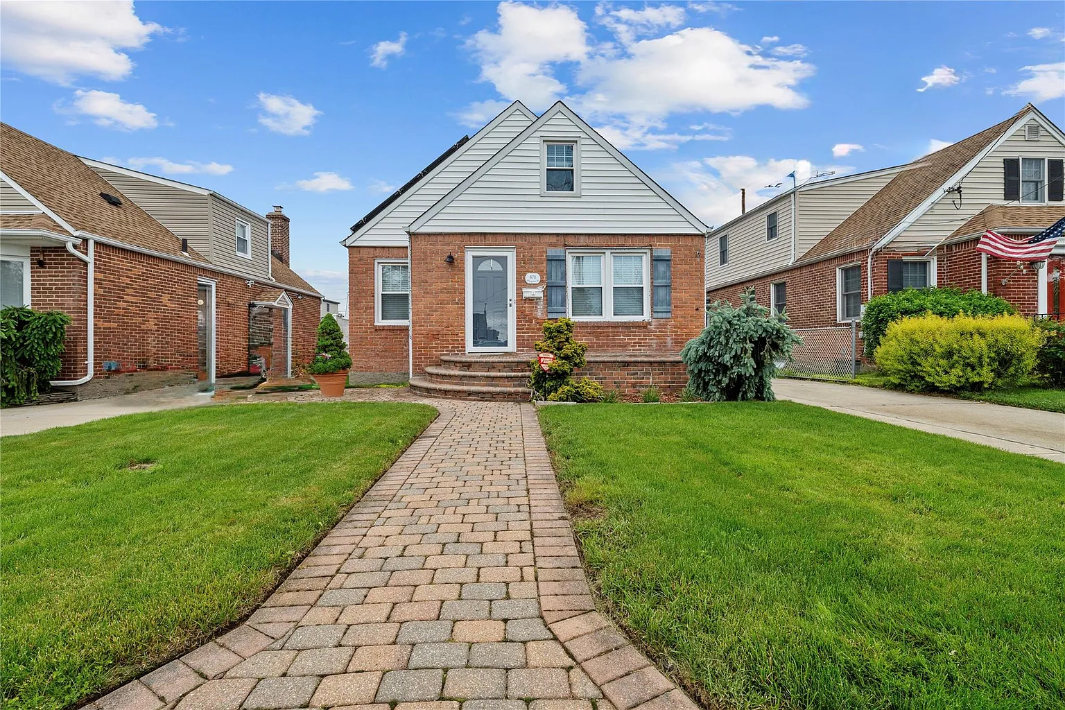 678 Margaret Street photo 1