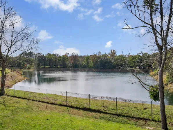1327 Airport Dr APT E15, Tallahassee, FL 32304