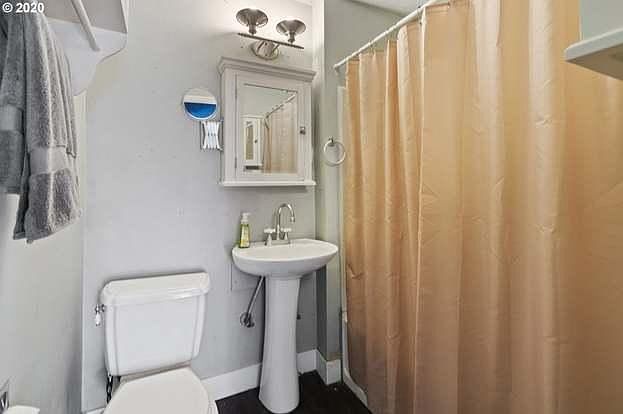 2nd image of 725 Huntleys Gln