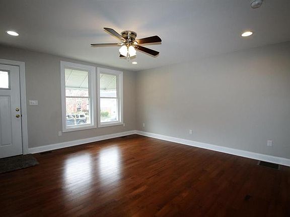 2nd image of 1021 E Caldwell St