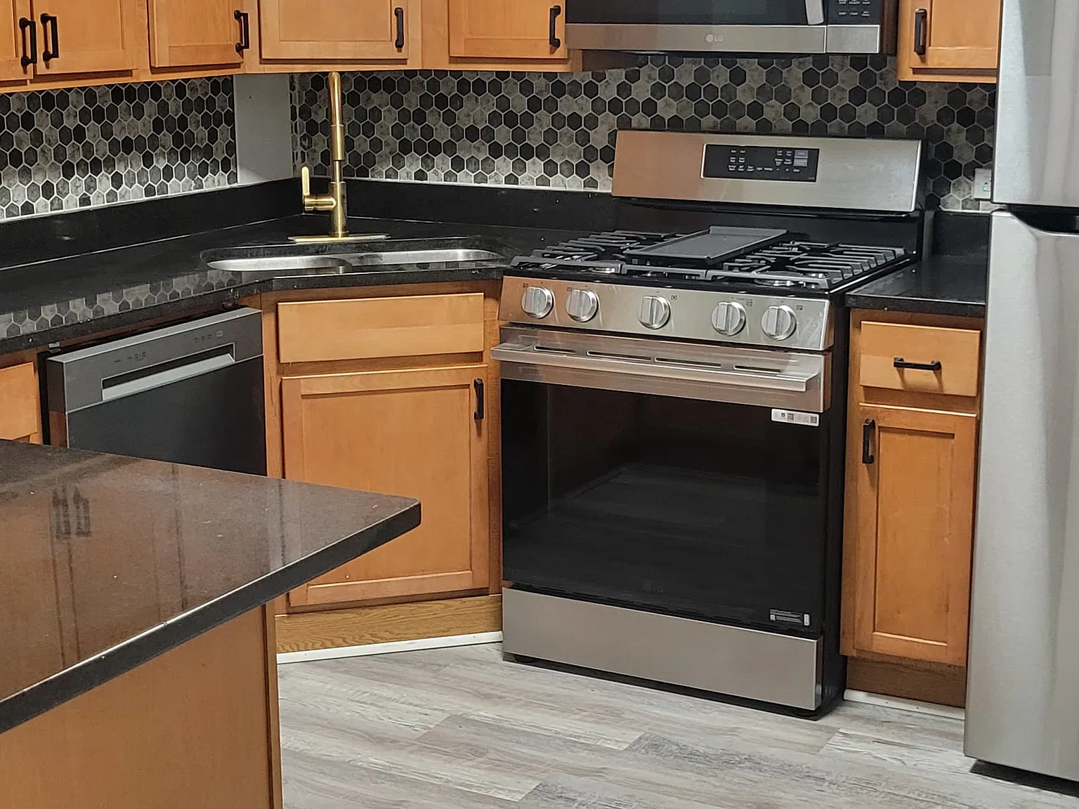 2 bed, 700 sqft, $1,750 — Photo 3