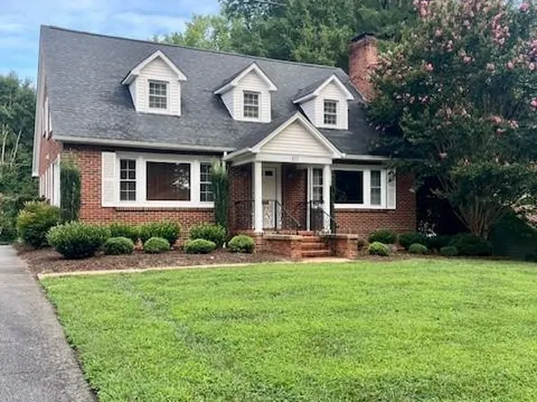 657 5th St NW, Hickory, NC 28601