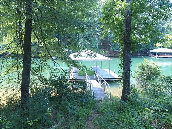 5th image of 220 Long Bay Dr