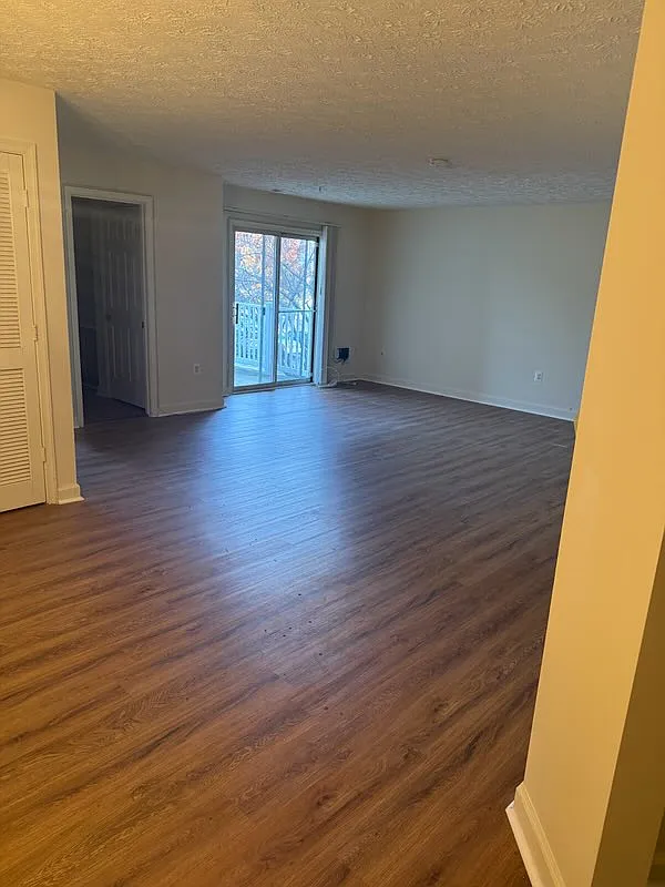 2 bed, 1200 sqft, $2,200 — Photo 3