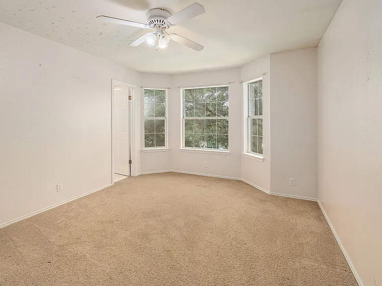 9401 Caracas Dr — Photo 21