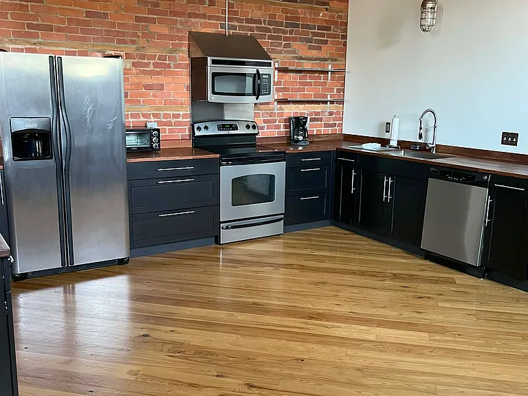 209 E 3rd St #2A — Photo 4