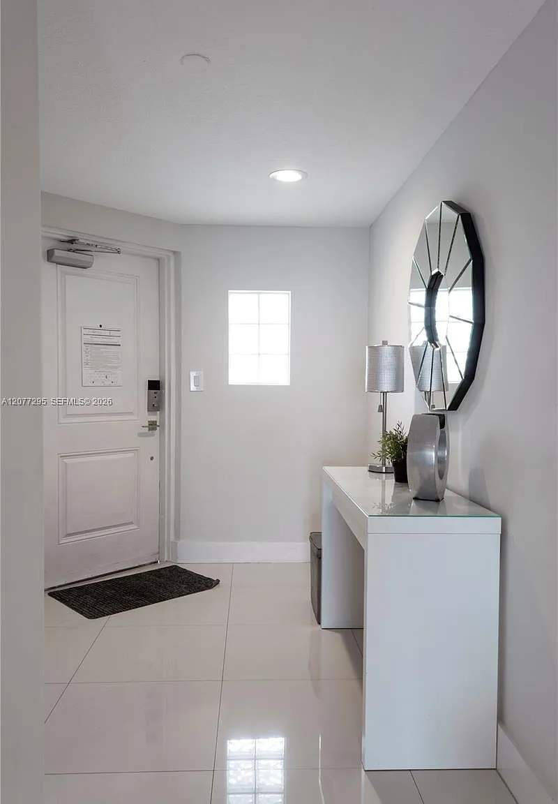17050 N Bay Rd — Photo 4