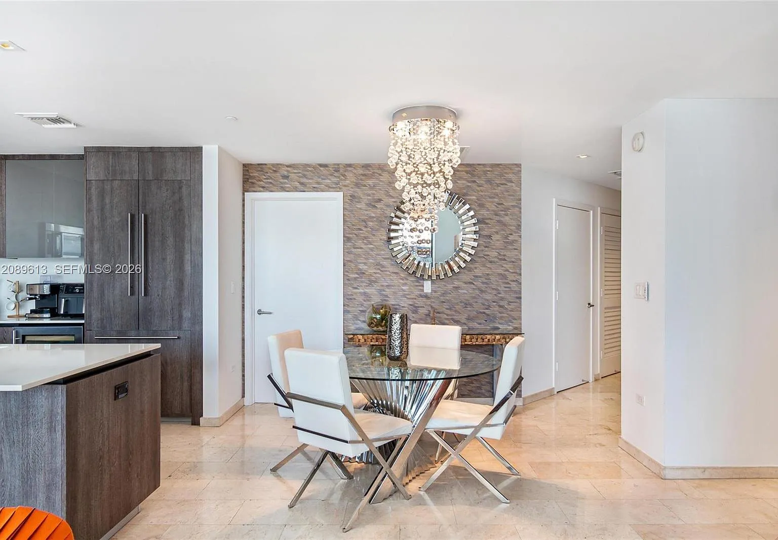 Rise Condo — Photo 2