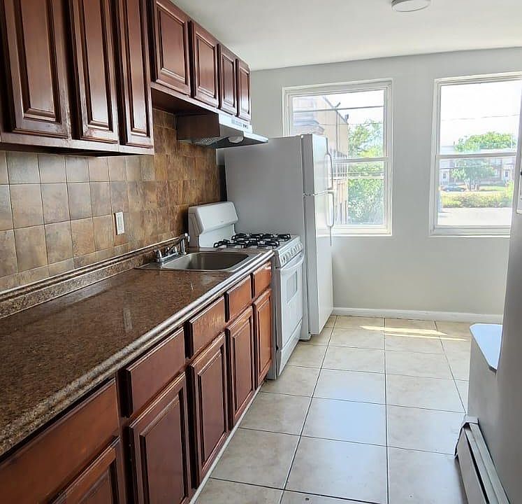 1st image of 589 S 10th St #1