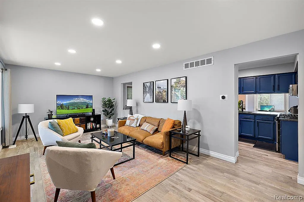 3 bed, 2.5 bath, 1600 sqft, $2,900 — Photo 3