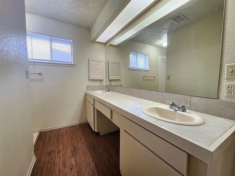 21227 Park Mount Dr — Photo 6