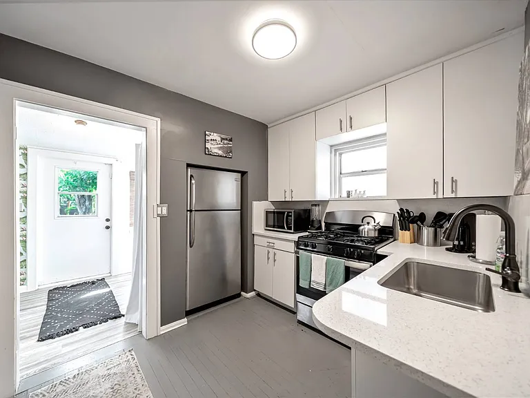 308 S L St — Photo 15