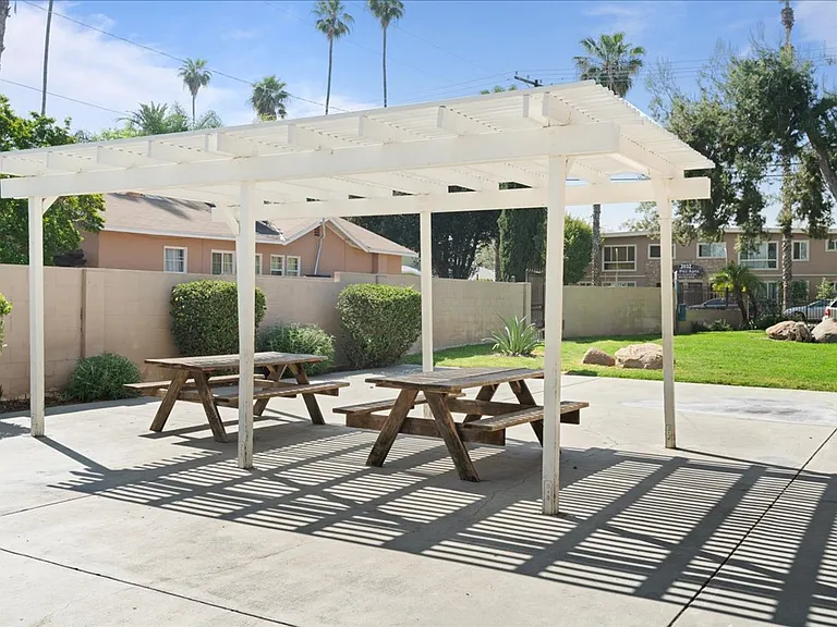 Park View Apartments- Riverside, CA — Photo 18