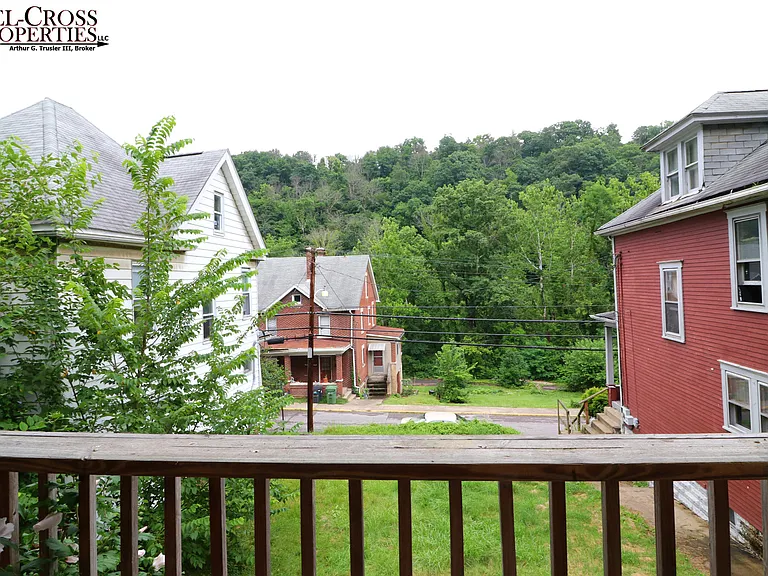 565 Brockway Ave — Photo 8