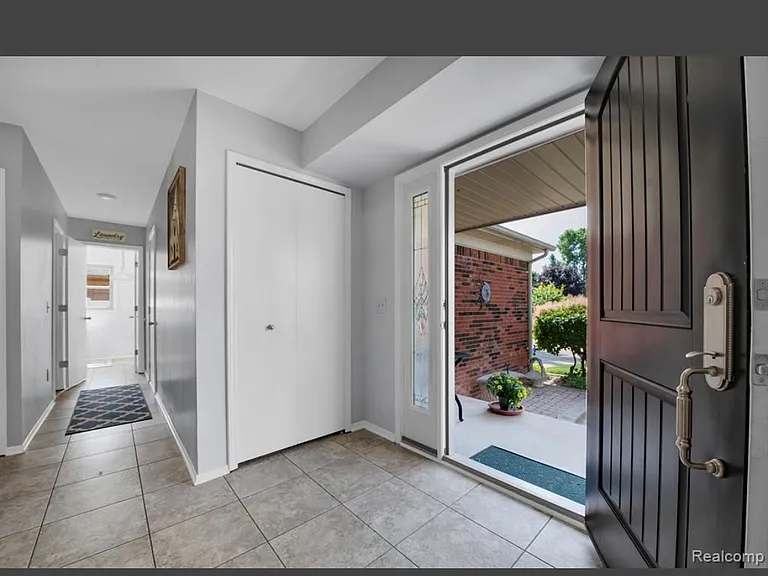 4959 Kingswood Dr — Photo 24