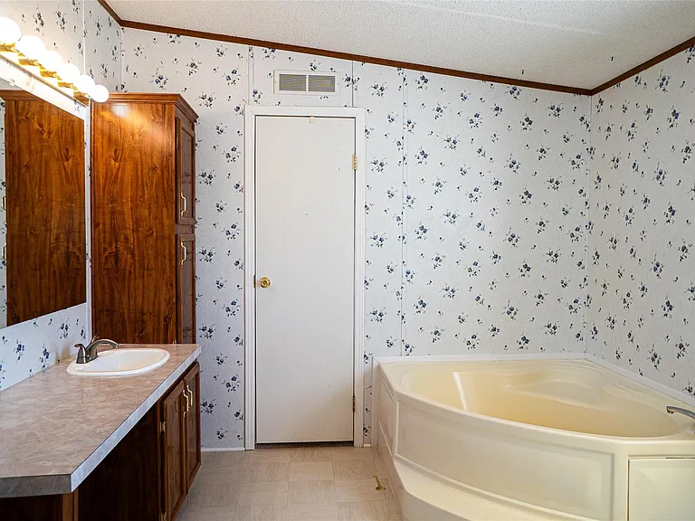 1149 Hart Ln — Photo 12