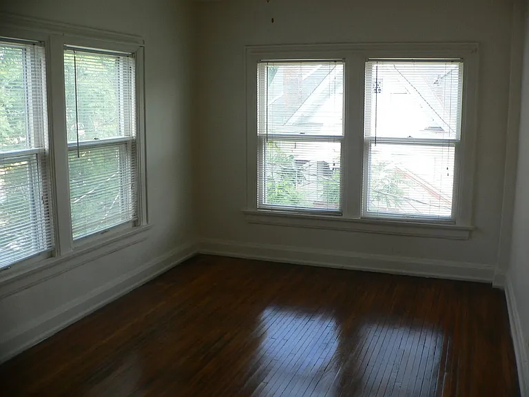 1544 E Broad St — Photo 8