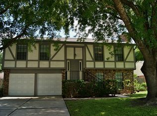 15819 Pipers View Dr, Webster, TX 77598