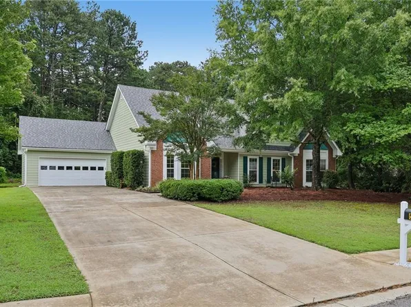 535 Willowwind Dr, Loganville, GA 30052