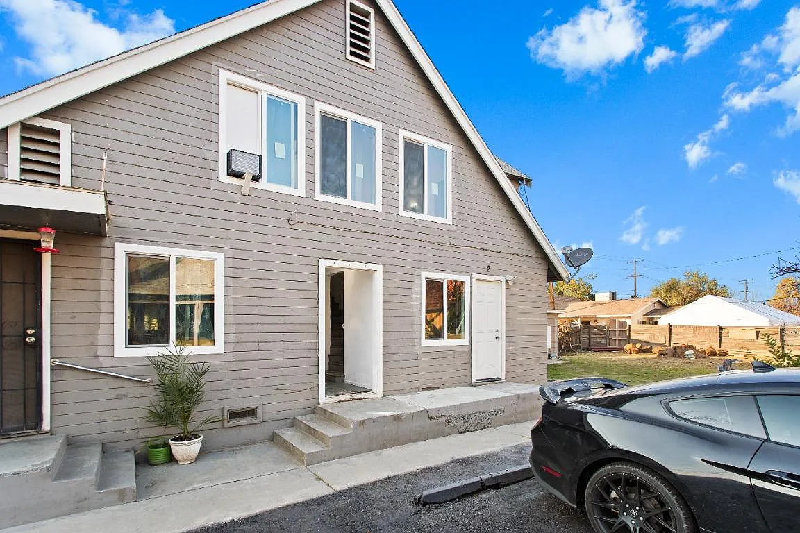 1323 Monterey Ave - 4 — Photo 2