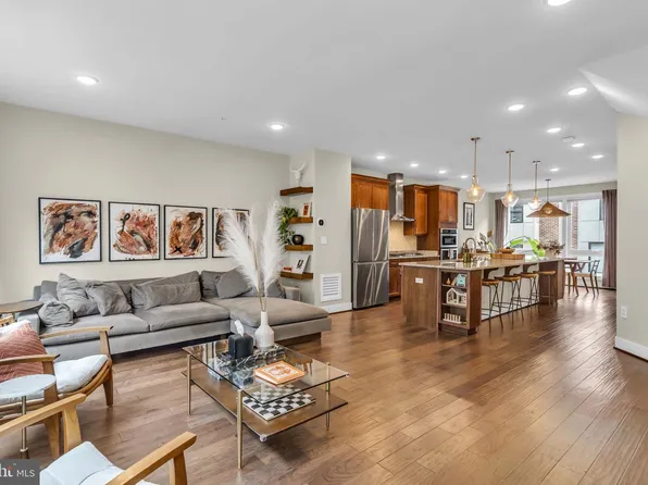 423 Nottoway Walk, Alexandria, VA 22304