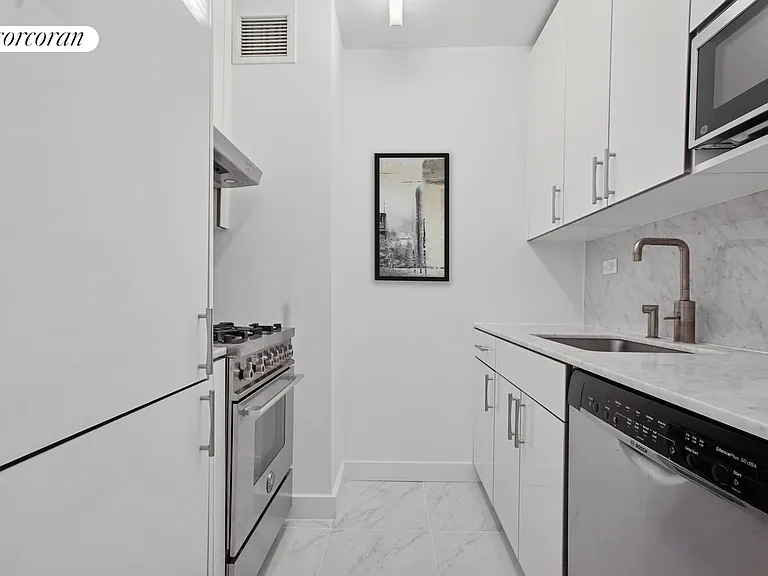 322 W 57th St #24R — Photo 4