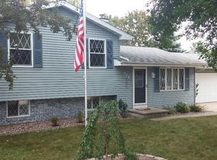 708 S Sunshine Dr, Appleton, WI 54915