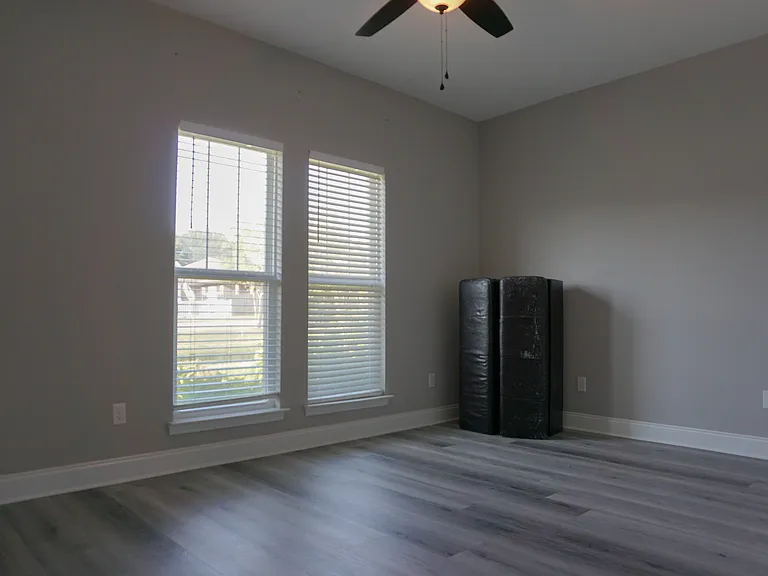 48 9th Ave — Photo 45