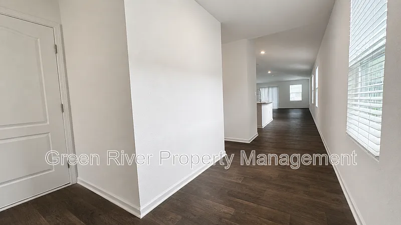 3 bed, 2.0 bath, 1618 sqft, $1,950 — Photo 2