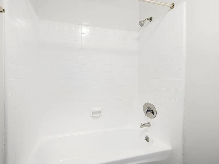 Riverside Villa Apartments — Photo 55