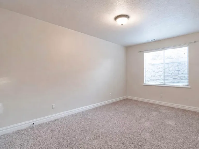 10252 S 3570 W #B — Photo 10