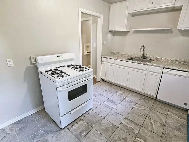 2132 Churchill Pl — Photo 9