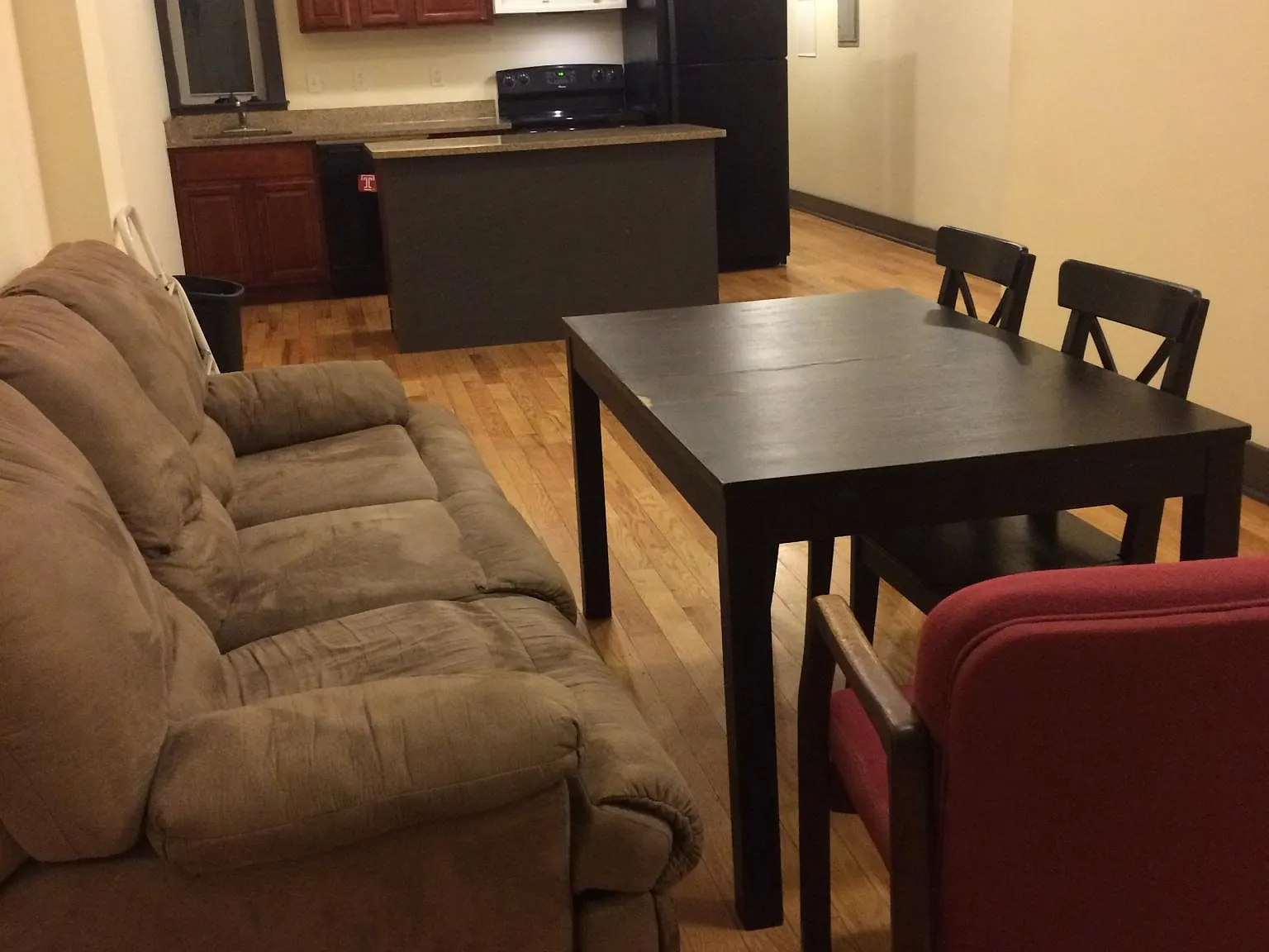 6 bed, 2.5 bath, 1455 sqft, $500 — Photo 2