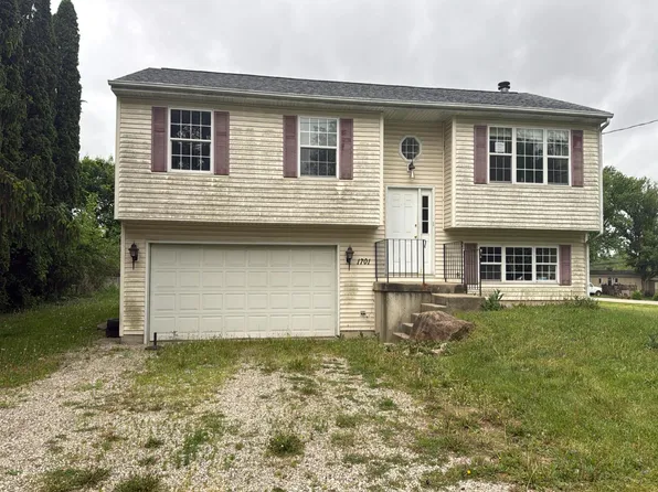 1701 Hawthorne Ln, McHenry, IL 60050
