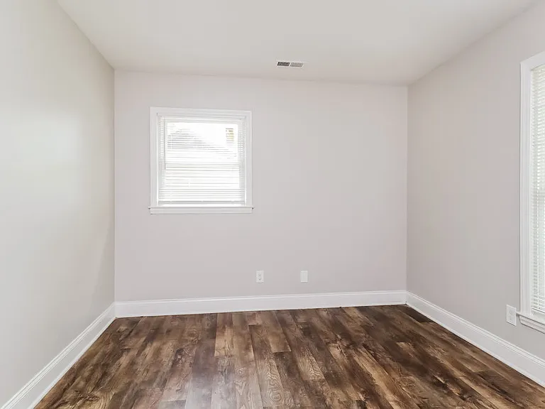 323 Huntsmoor Dr — Photo 12