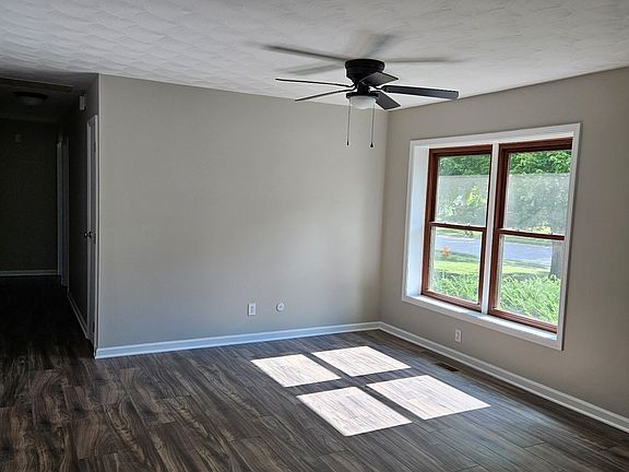 5th image of 479 Raintree Dr