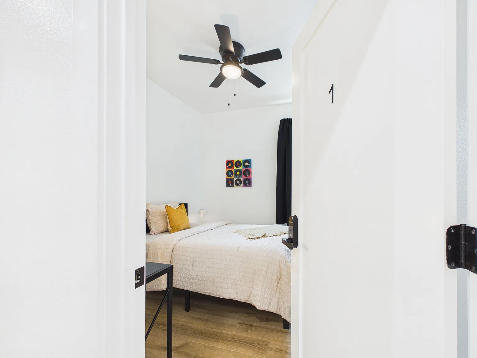 4 bed, 5.0 bath, 2400 sqft, $1,070 — Photo 4