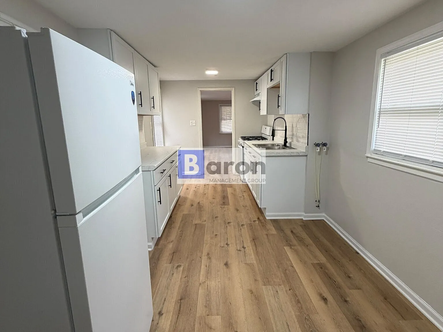 1129 Roosevelt St — Photo 3