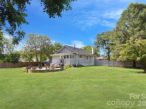 4th image of 496 14th Ave NE