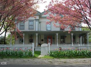 215 Old Post Rd, Fairfield, CT 06824