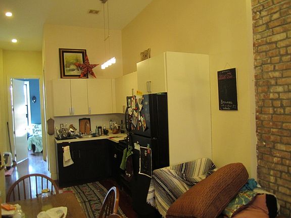 4th image of 187 Stockholm St